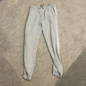 Vineyard vines sweats. Size youth Xl. Good condition